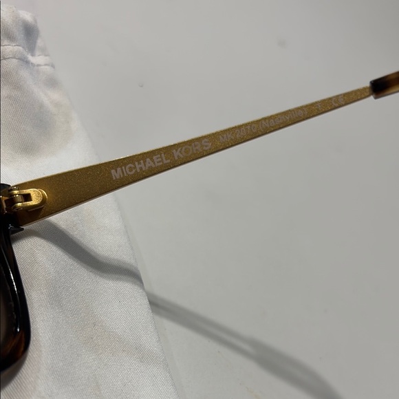 Brown Oversized Sunglasses - Picture 4 of 5